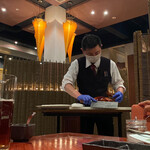 オールドハウス ラオファン - 席で切り分け