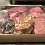 中津をにく - 塩をすり込んだり、ローストビーフを仕込んだり