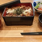 黒毛和牛焼肉重(汁物・サラダ・卵ダレ付き)