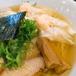 八雲 - 特製ワンタン麺 白だし ハーフ