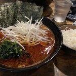 家系ラーメン クックら - 初の赤ラーメン　結構辛い　お酢と合う