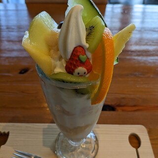 至福のフルーツパフェ物語_1