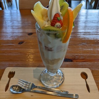 至福のフルーツパフェ物語_0