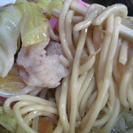 幸龍 - 麺は中太麺のチャンポンらしいストレート丸麺、加水率中級