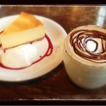 モンネ・ルギ・ムック - 大好きなチーズケーキと
      ホットカフェモカ♡