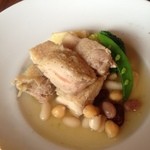 モンネ・ルギ・ムック - ランチの、焼いた鳥と豆の軽い煮込み。ランチメニューは変わります。これはレアメニューかも？