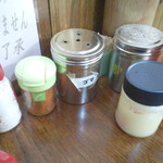 幸龍 - 卓上調味料のバラエティが豊か。色々改造出来ますｗｗ
      