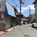 QUALITY インドカレー - もろ住宅街の中　※左側がお店