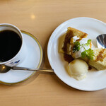 Bisutoro Rezan - デザートのシフォンケーキとドリンク