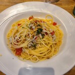 トラットリア　グランドゥーカ - シラスとクルミのスパゲッティ