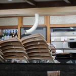 活魚料理一徳 - 客席から見える調理場