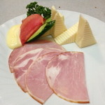 キッチンふるはし - ロースハム・チーズ盛合わせ（１８時～）（４８０円）２０１３年３月