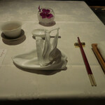 四川豆花飯荘 - 内観；テーブルセッティング