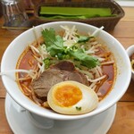 バンコクスマイル - 麺もやしたっぷり、チャーシュー卵のトムヤムクン