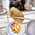 大阪王 - 名物 焼餃子 with ラー油の底だまり部分 リフト