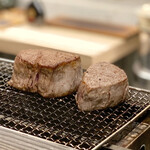 中津をにく - シャトーブリアン、じっくり焼いてます