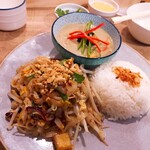 SOWAT - ■グリーンカレー+パッタイコンボ