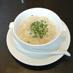 東天紅 - キノコと卵白のスープ