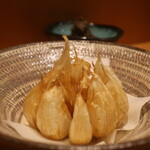 こころや - 新ニンニクの丸揚げアップ