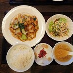 成明茶楼 - 海鮮八宝菜定食 950円