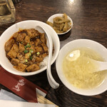 石庫門 - セットのミニ麻婆丼とスープ