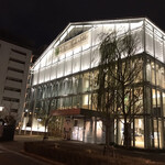 ふくや - 堺が生んだ茶の湯の大成者「千利休」と日本近代文学を切り拓いた歌人「与謝野晶子」の生涯や人物像などを通じて、堺の歴史・文化の魅力を発信する文化観光施設『さかい利晶の杜』が近くにあります。