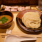 中華蕎麦 とみ田 - 全貌