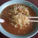 満福食堂 - 味噌ラーメン_650円　麺アップ