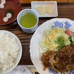 Shimbashi - 豚生姜焼き定食　880円