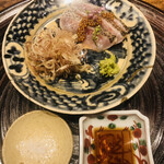 温石 - 自家製粒マスタードを添えたクロムツの炙り