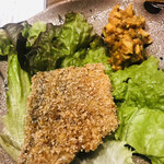 温石 - 鯵フライです。薬味はコチュジャンのタルタル風