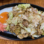 新橋 - 鉄板焼きそば　580円