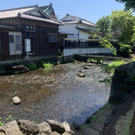 うなぎ 桜家 - 店の横には美しい川が！