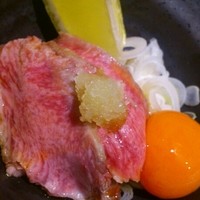 鳥茂 - 牛タン、ちょっと炙ってある♪
                    