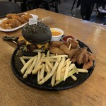 Adam Hawa Cafe - グリルチキンハンバーガー