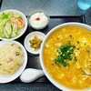 龍巳飯店 - 料理写真:酸辣湯麺とミニチャーハン
