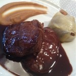 オー・プロヴァンソー - 蝦夷鹿のソテー　グランヴェヌールソース　じゃが芋と栗のペーストを添えて