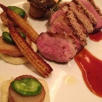 カレス - 鴨のロースト けしの実の風味良く美味。