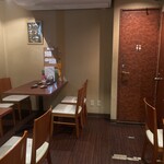おや鶏・串焼きとレモンサワー なると - 2022年更新テーブル席