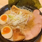 東京豚骨 背油とんこつらーめん 雷門 - 全体図