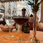 Galleria Restaurant & Pizza - Bicchiere で赤ワイン