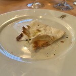 Galleria Restaurant & Pizza - パリパリの小さなピッツァ。凄くおいしい！