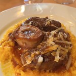 Galleria Restaurant & Pizza - ご存知 "骨の孔"