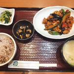 定食屋 百菜　 - 若鶏の黒酢炒め定食　¥968