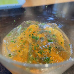 やまぐち - ②前菜〜上から柚子の皮、干し貝柱のお出汁ゼリー、じゅんさい、京都府伊根町産生赤雲丹、とうもろこしのブラマンジェと共に