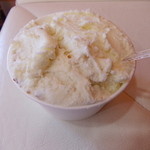 ハッピージェラート - クリームチーズとラムレーズン！！　オーダーした後で、白と白で重なって面白味が無い事に気付いた　orz