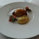 CROWN - 築地からの本日の鮮魚（ヒラスズキ）　ほうれん草、色々な茸をショーソン仕立てにインゲン豆のサラダ　ベアルネーズソース