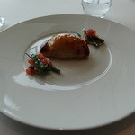 築地からの本日の鮮魚（ヒラスズキ）　ほうれん草、色々な茸をショーソン仕立てにインゲン豆のサラダ　ベアルネーズソース