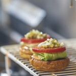 Yasuda Burger - 調理風景。