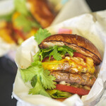 Yasuda Burger - サルサチーズバーガー＋パティ１枚追加 1,850円。